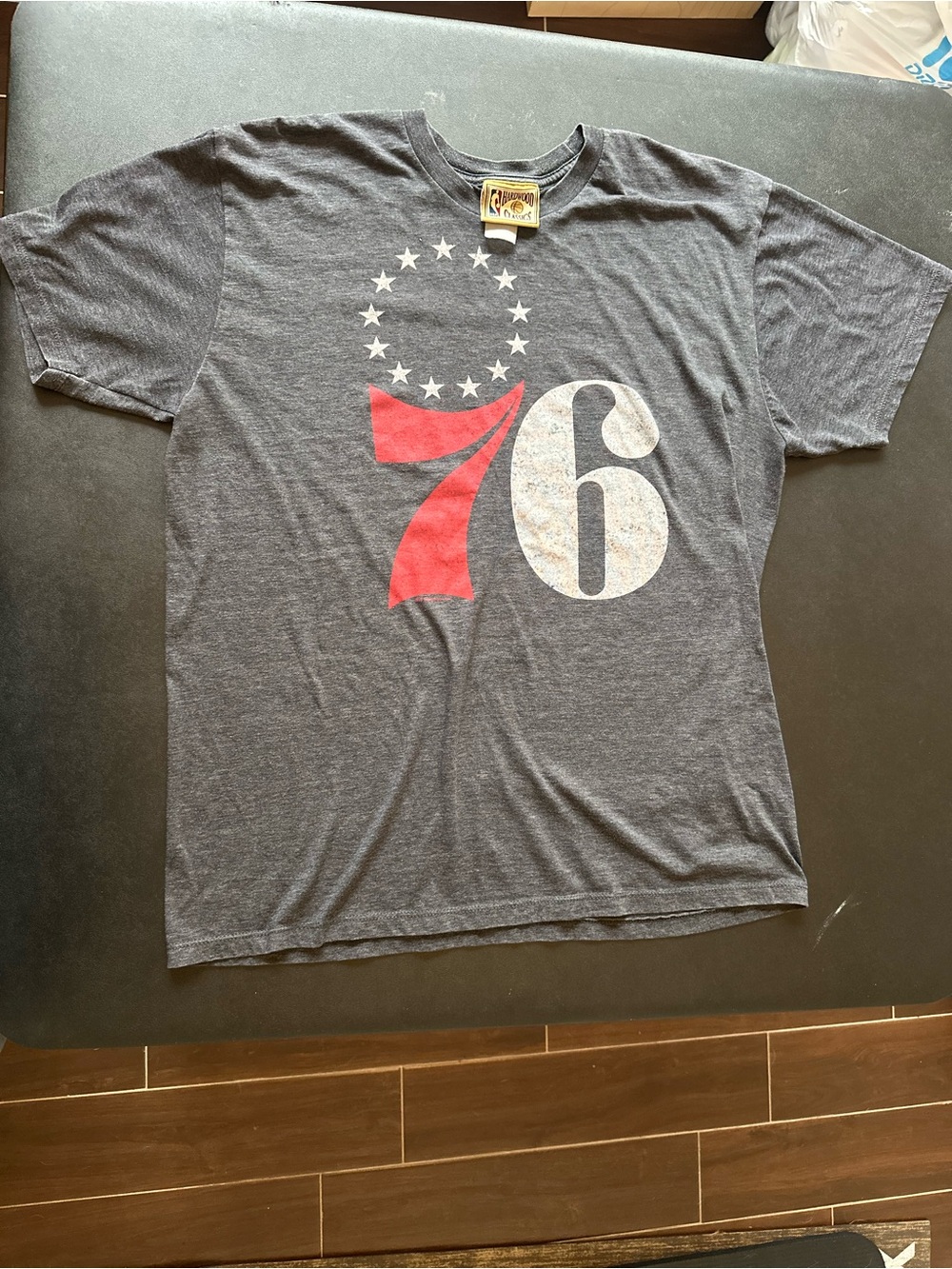 NBA Men's 76ers Logo Tee - Gray and Red Mens Large